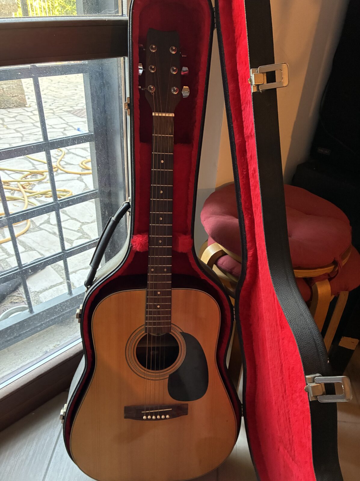 chitarra acustica dreadnought